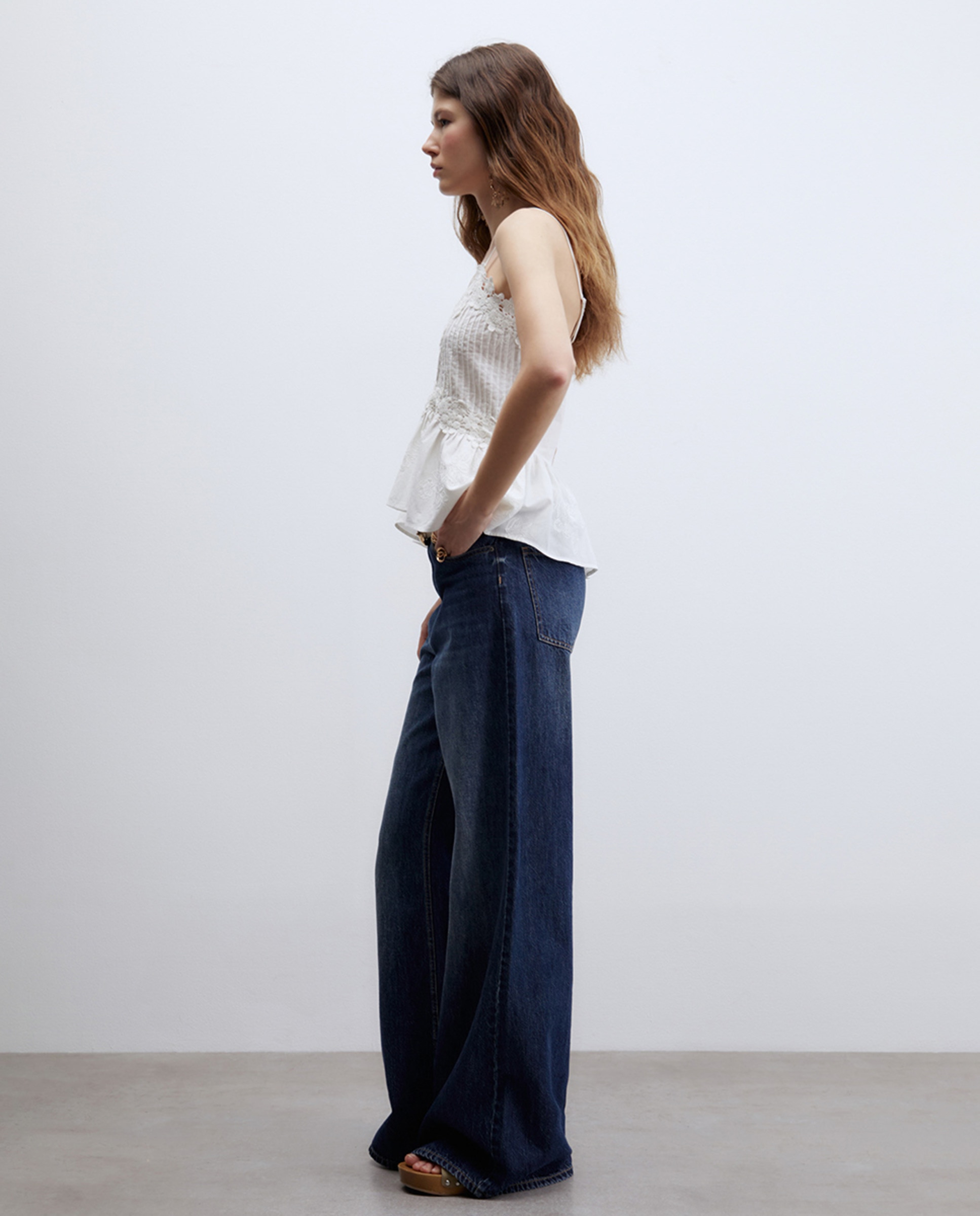 Blusa de Alças com Bordado Branco-4