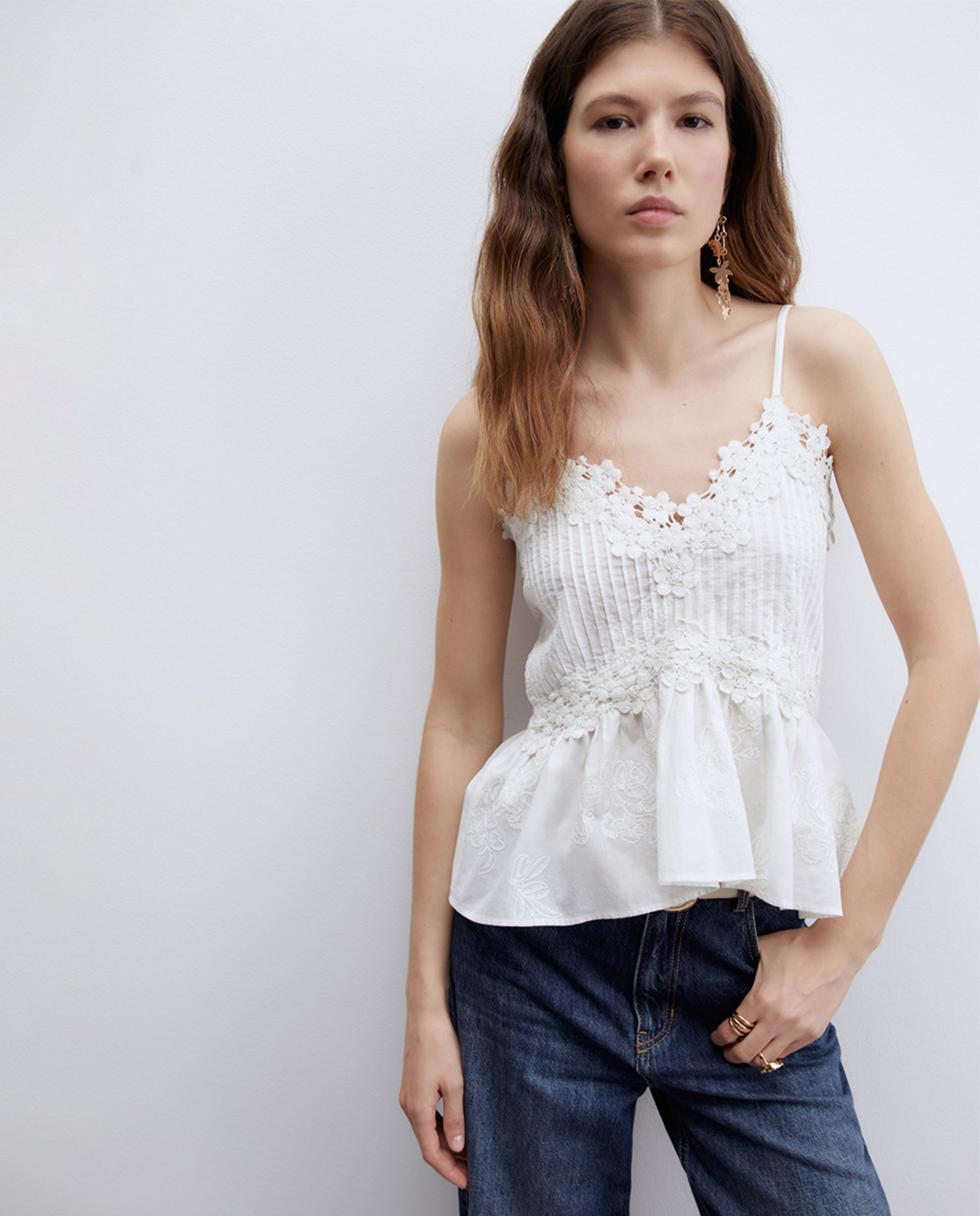 Blusa de Alças com Bordado Branco-1