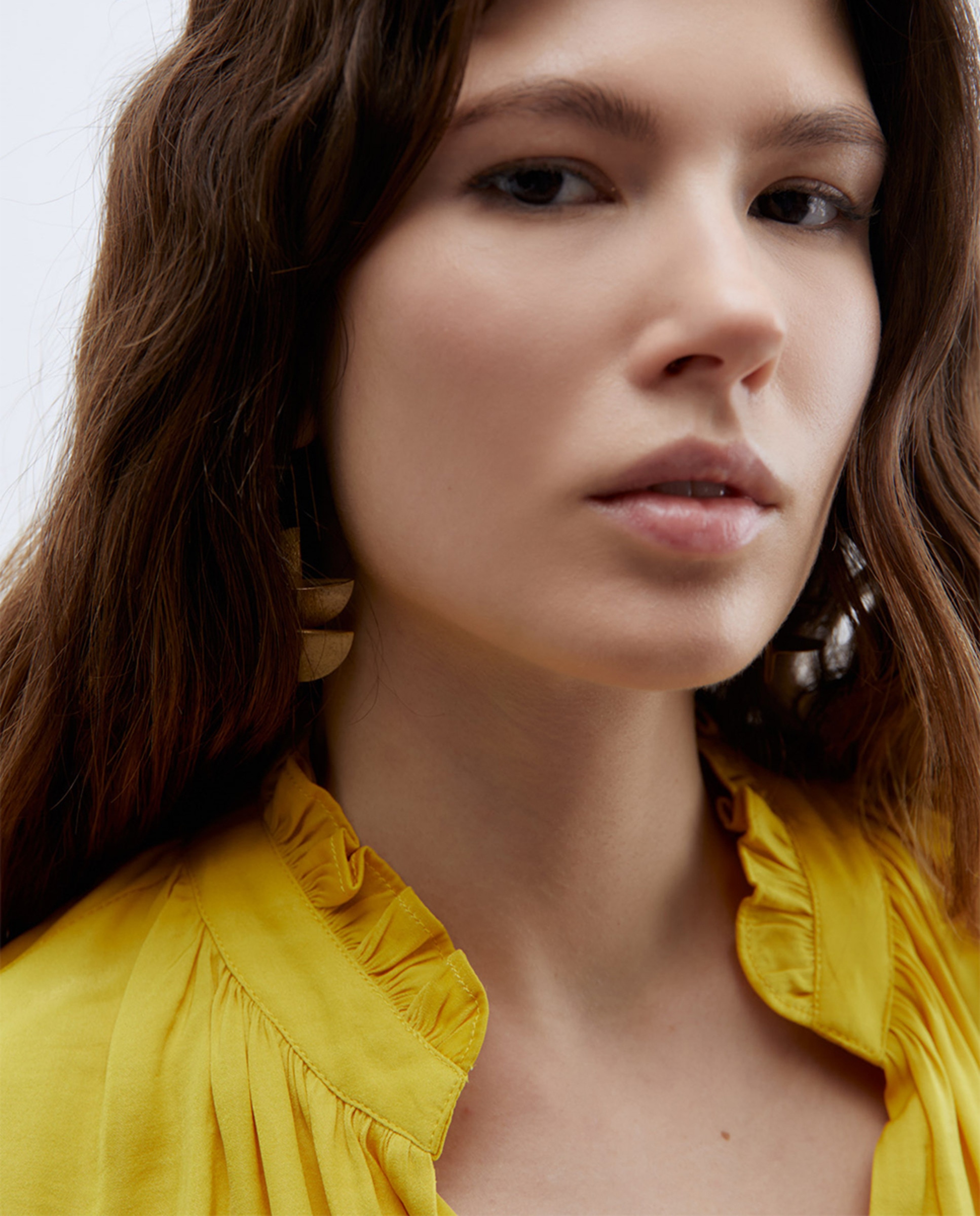 Blusa com Folho na Gola Amarelo-3