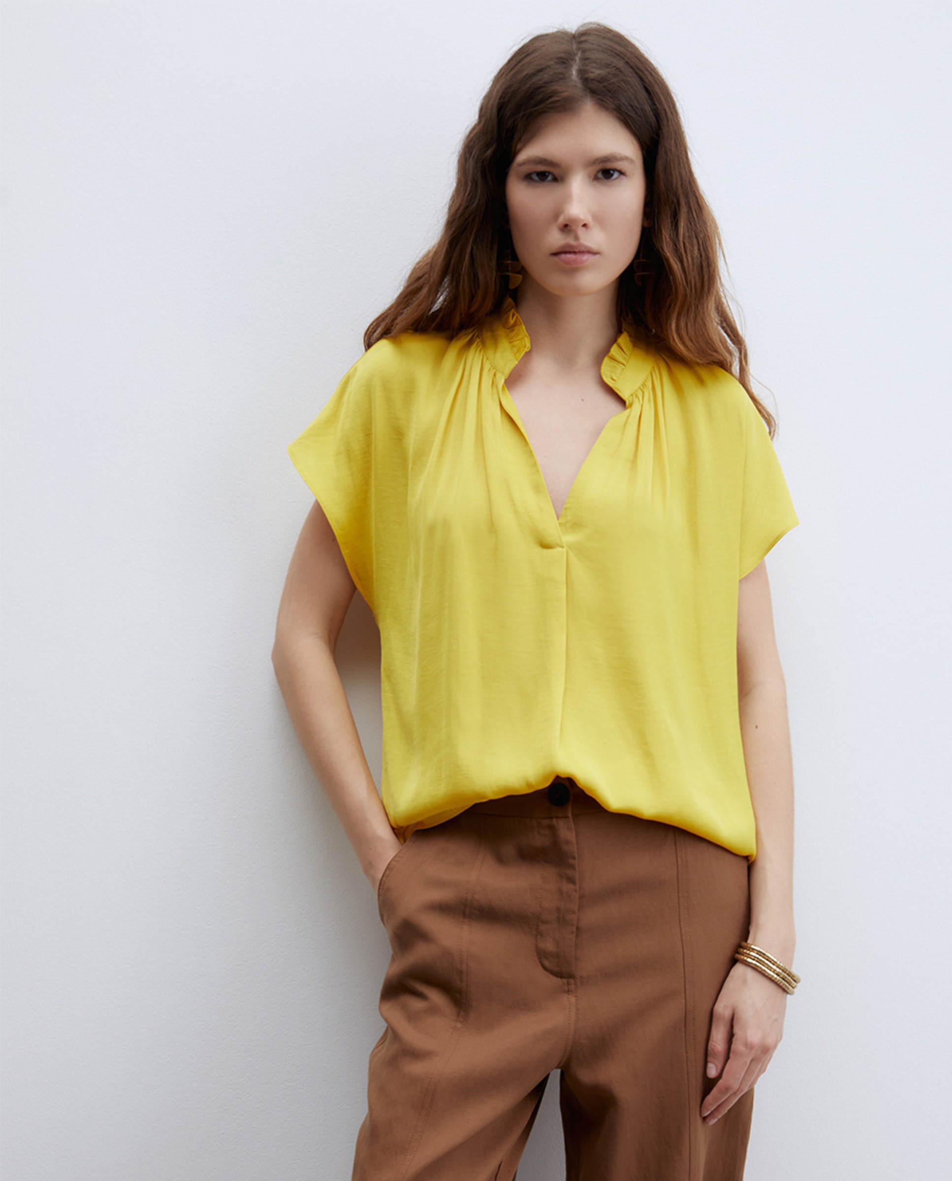 Blusa com Folho na Gola Amarelo-1
