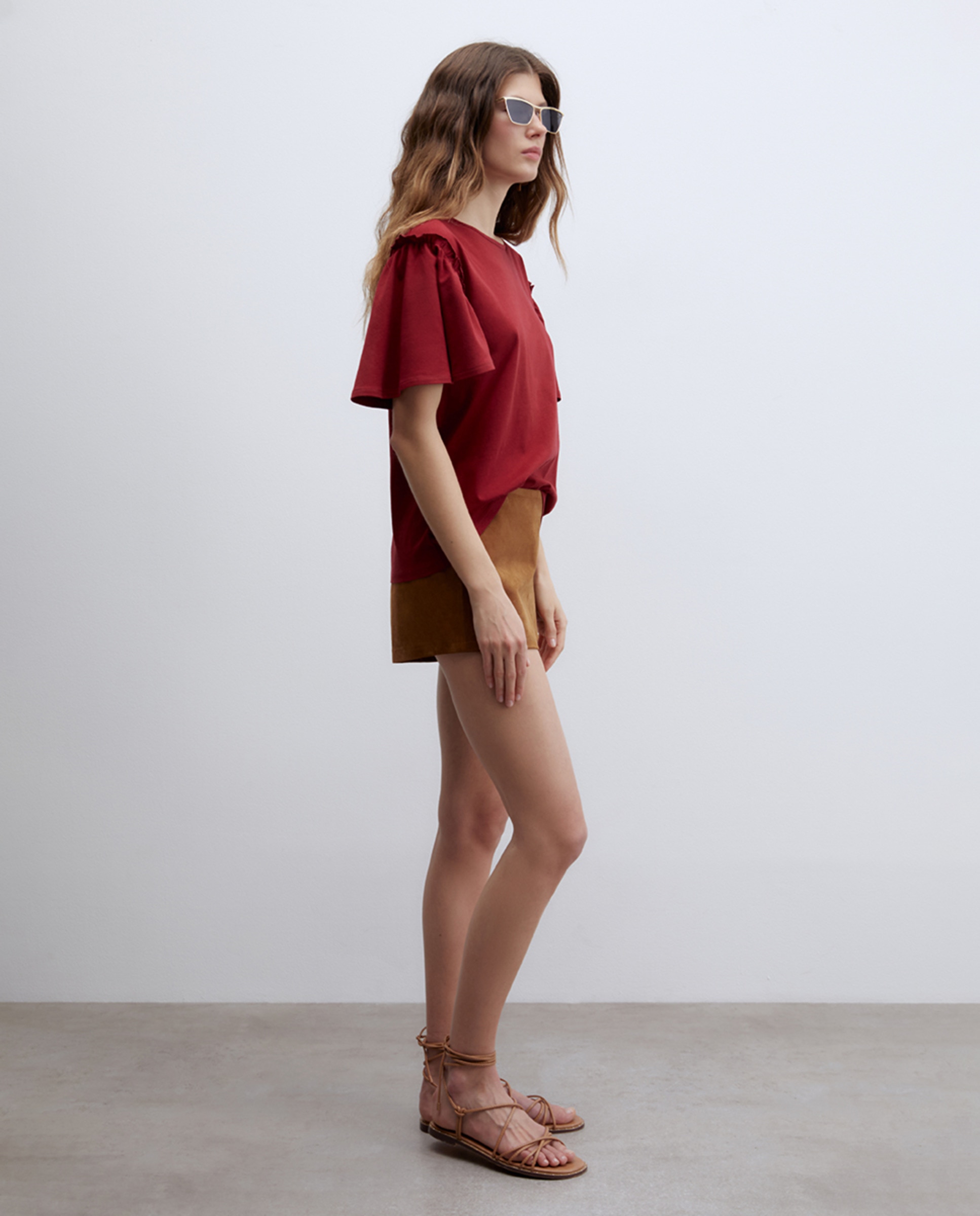 T-shirt Lisa com Folhos Bordeaux-3