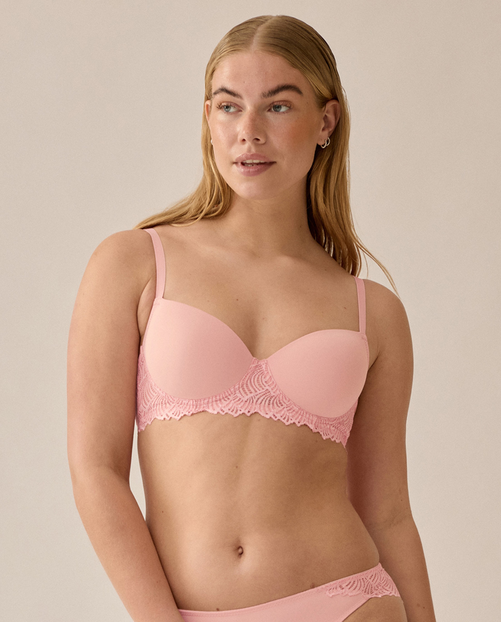 Imagem 0 de Soutien com Aro de Copa Perfurada e Lados de Renda