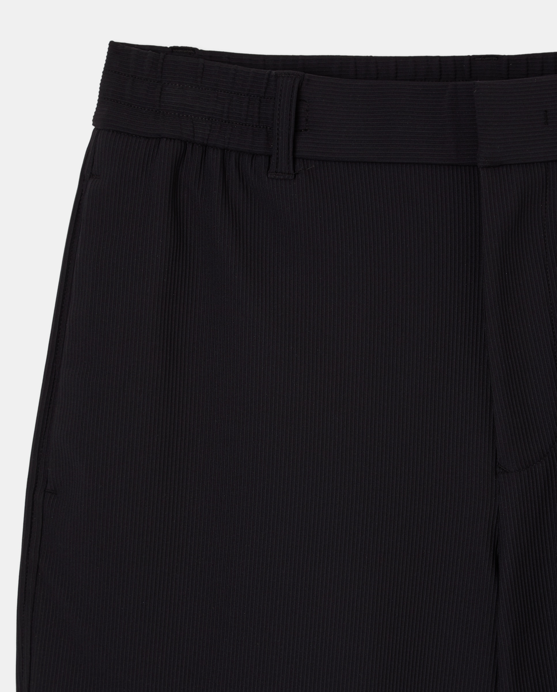 Bermudas Regular em Tecido de Malha Elástica Preto-3