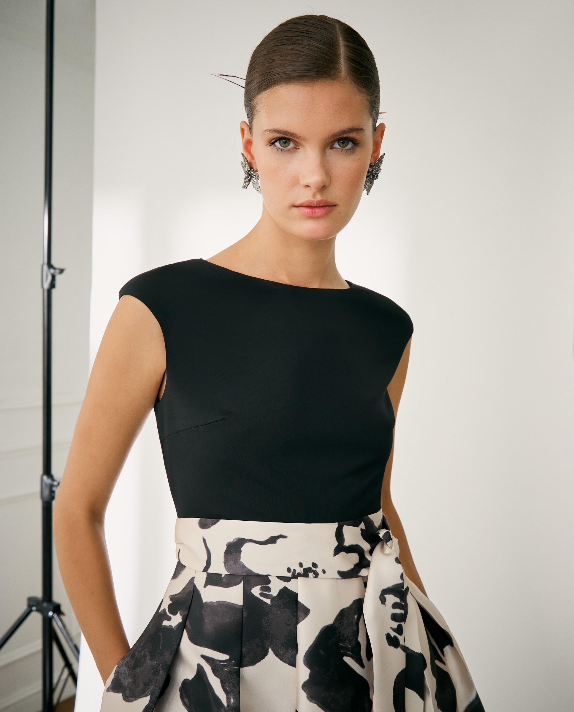 Vestido Comprido com Volume e Top de Malha sem Mangas Preto-2