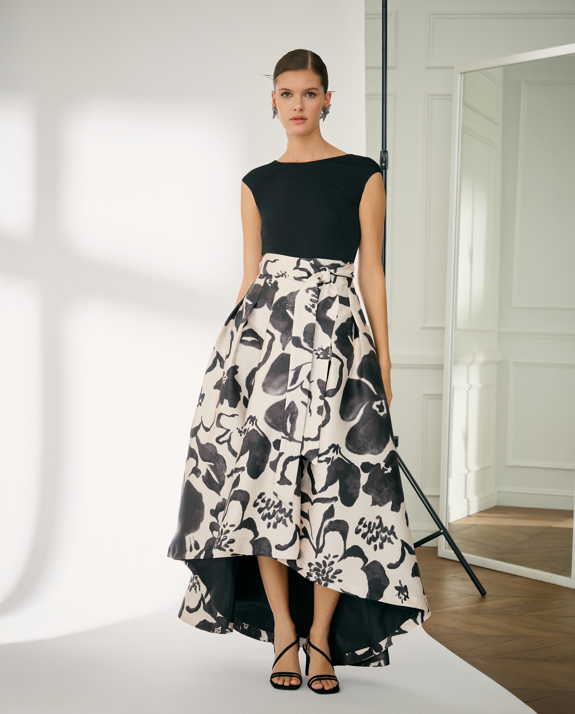 Vestido Comprido com Volume e Top de Malha sem Mangas Preto-1