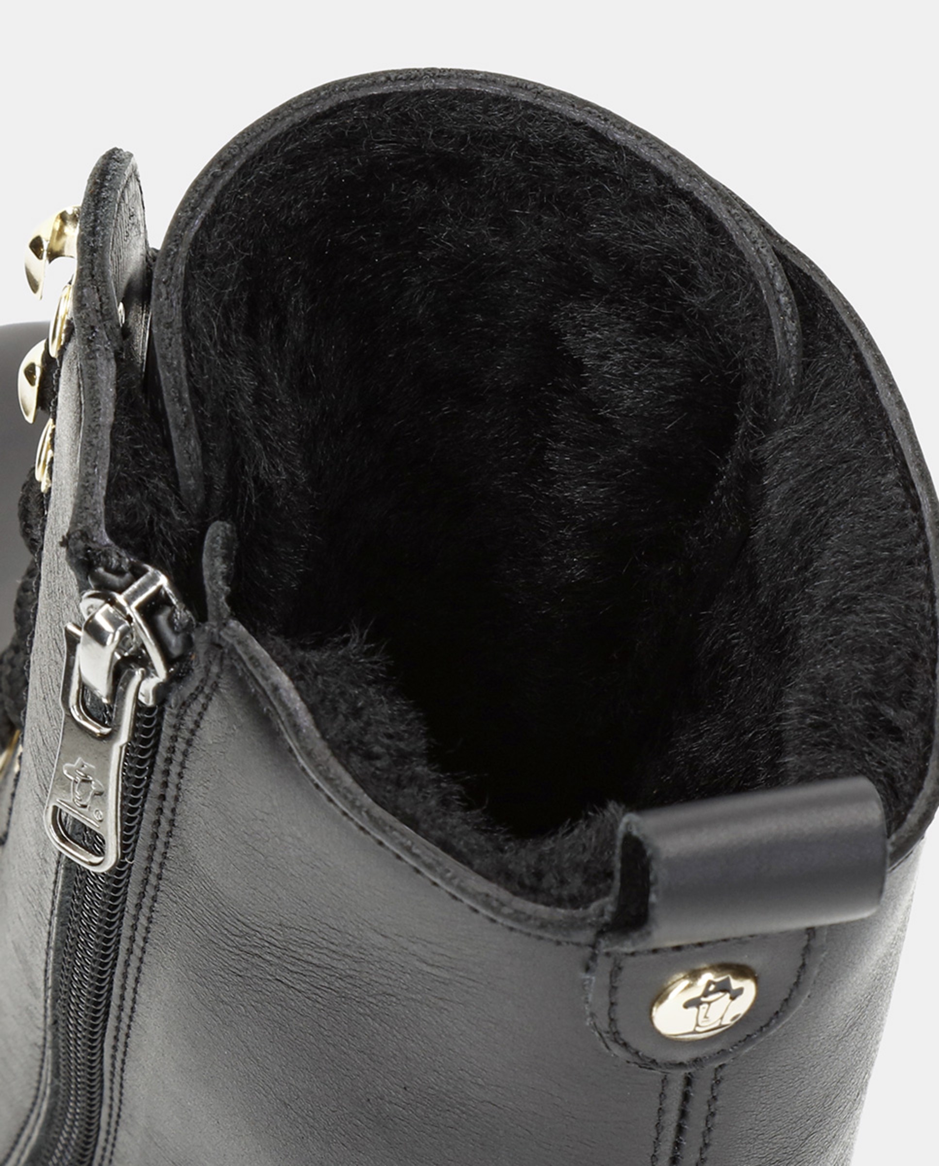 Botas em Pele e com Forro de Pelo Sintético Preto-8
