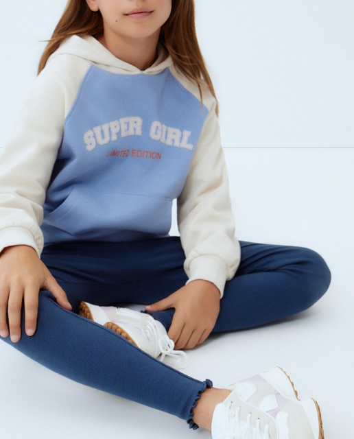 Imagen 0 de Conjunto de legging rib con sudadera cerrada capucha y manga ranglan a contraste canguro y pocicional de niña