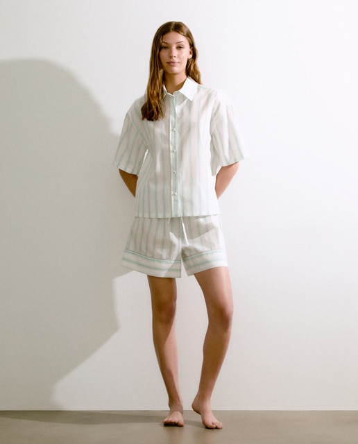 Imagen 0 de Pijama camisero corto de rayas de mujer