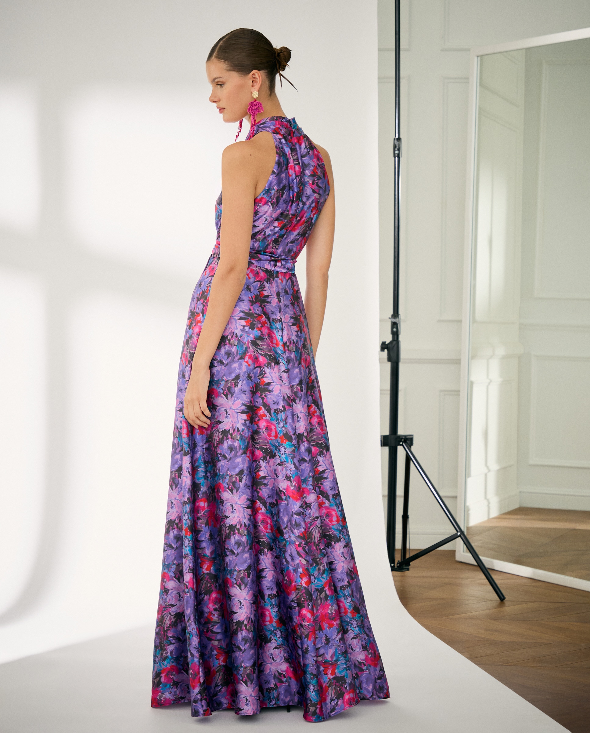 Vestido Comprido Fluido com Gola Halter Roxo-3