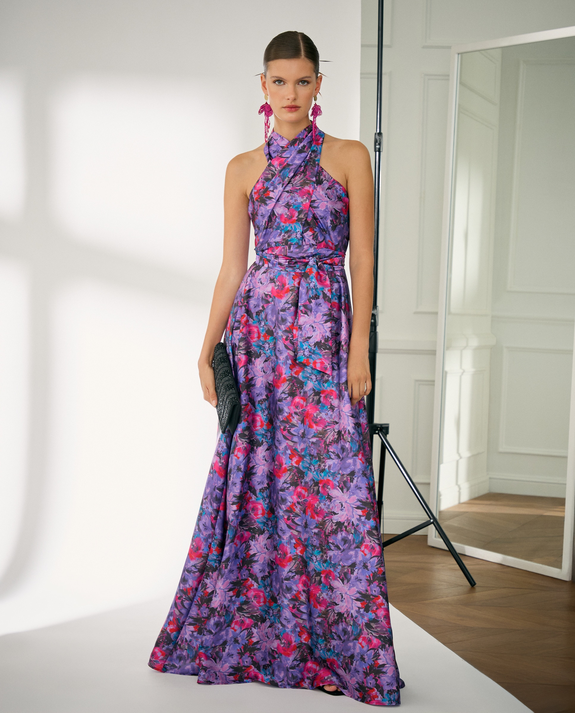Vestido Comprido Fluido com Gola Halter Roxo-1
