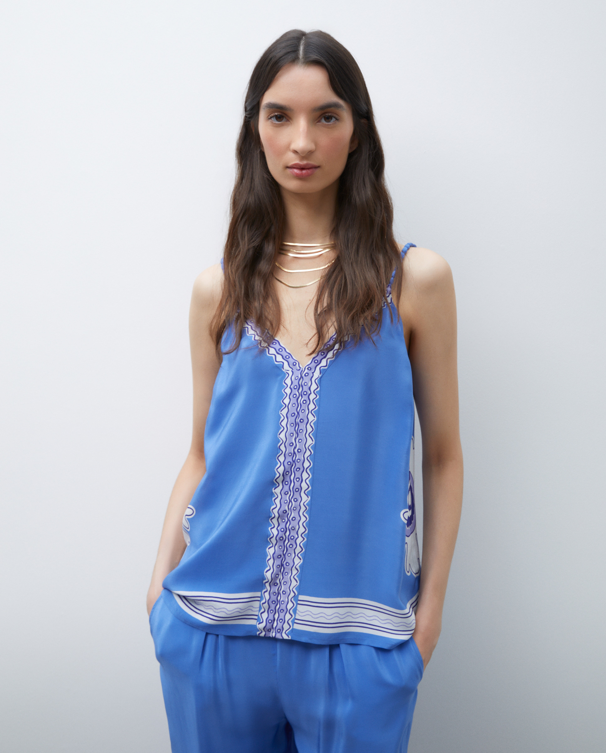 Blusa de Alças com Estampado Posicional Azul Tinta-2