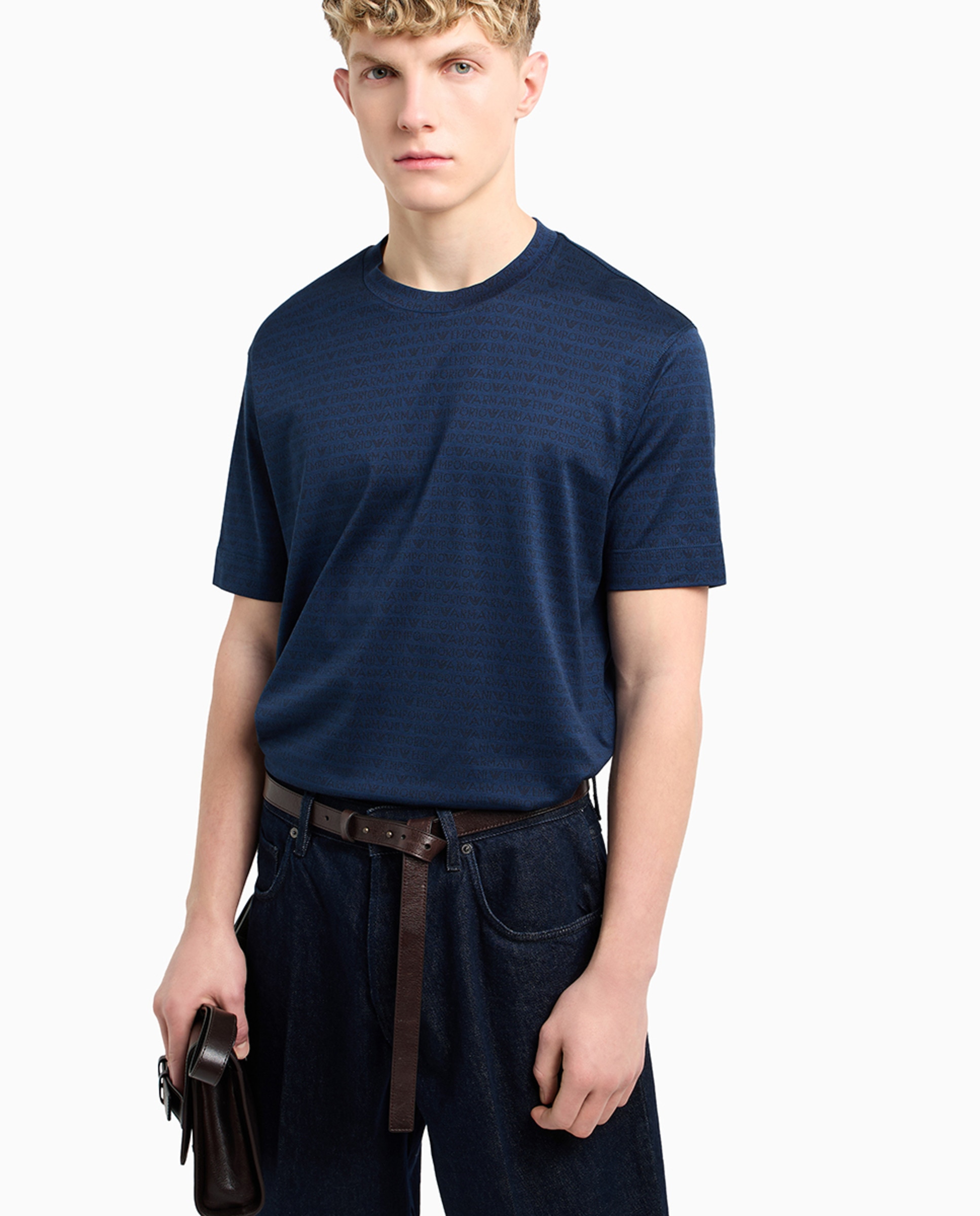 T-shirt Regular Fit com Manga Curta Preto-3