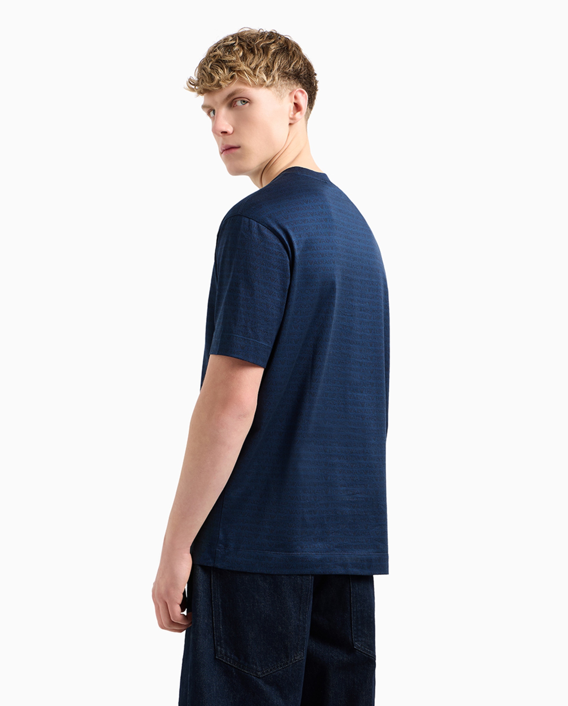 T-shirt Regular Fit com Manga Curta Preto-2