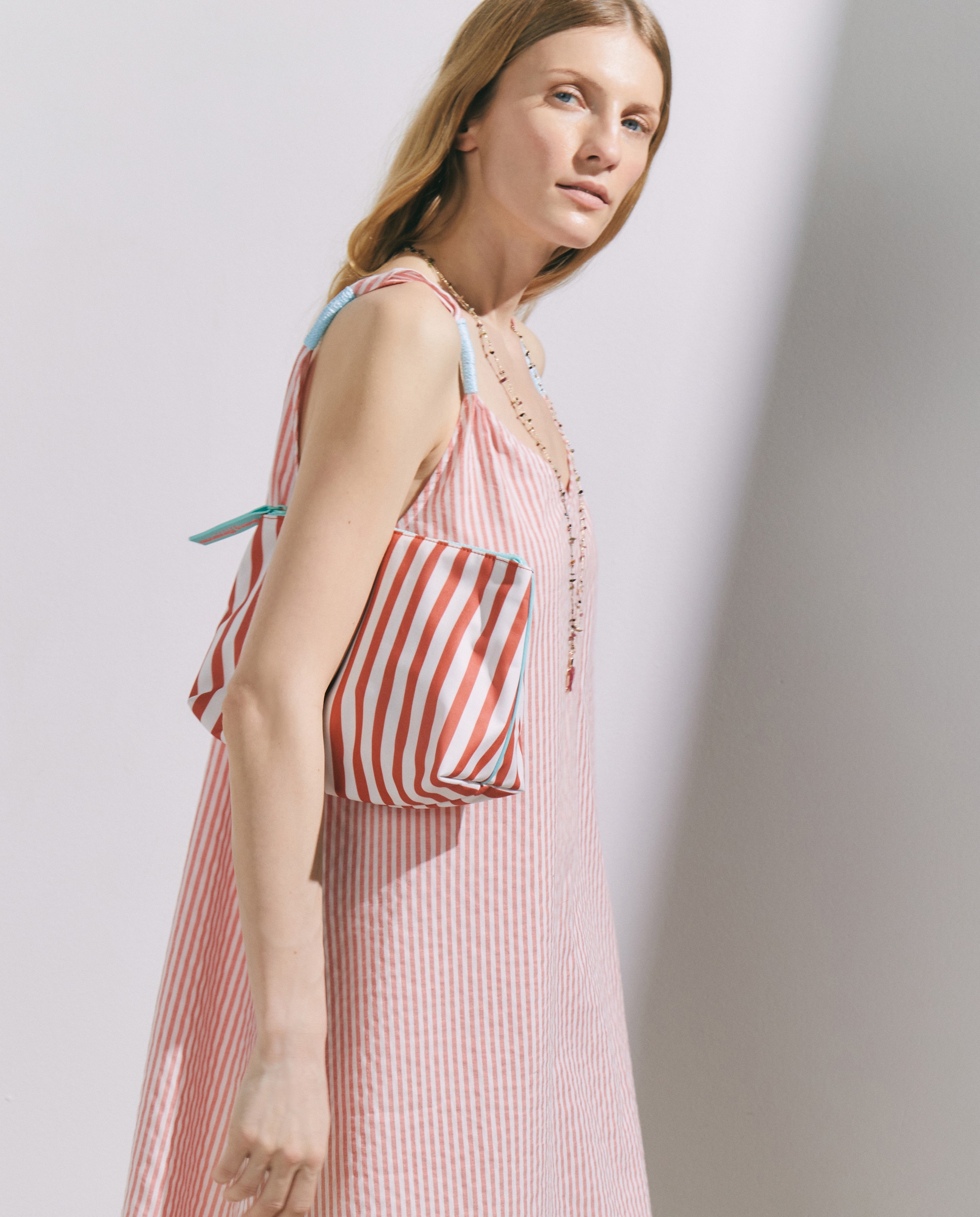 Nécessaire Plastificado com Estampado às Riscas Rosa-5