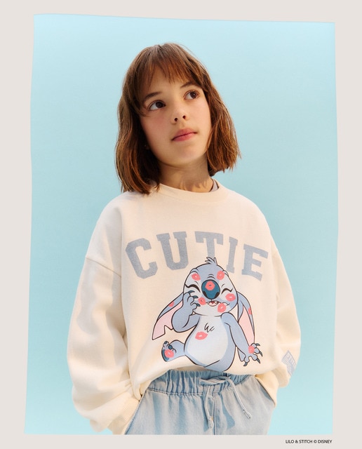Imagen 0 de Sudadera cuello caja estampado print posicional Stitch de niña