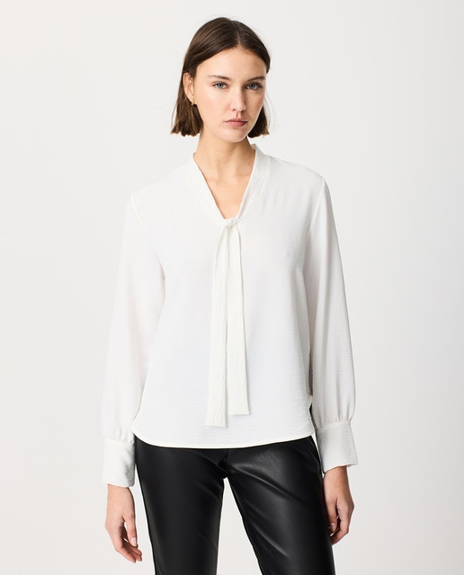 Imagem 0 de Blusa com Laço na Gola