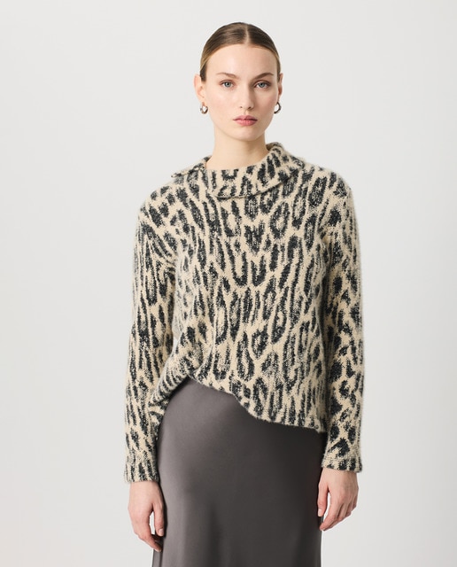 Imagem 0 de T-shirt com Decote Aberto e Animal Print