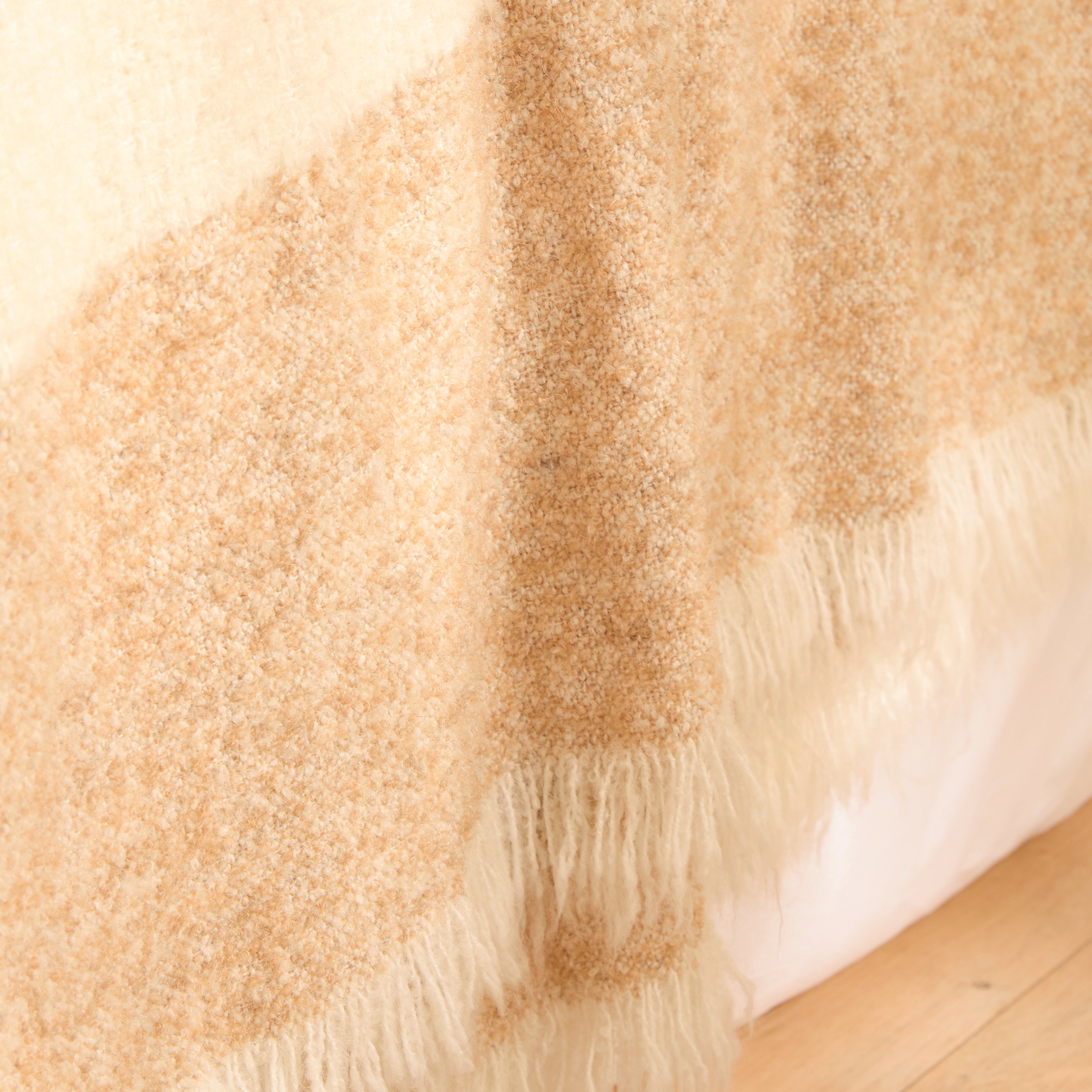 Manta decorativa Patrik Marrón-3