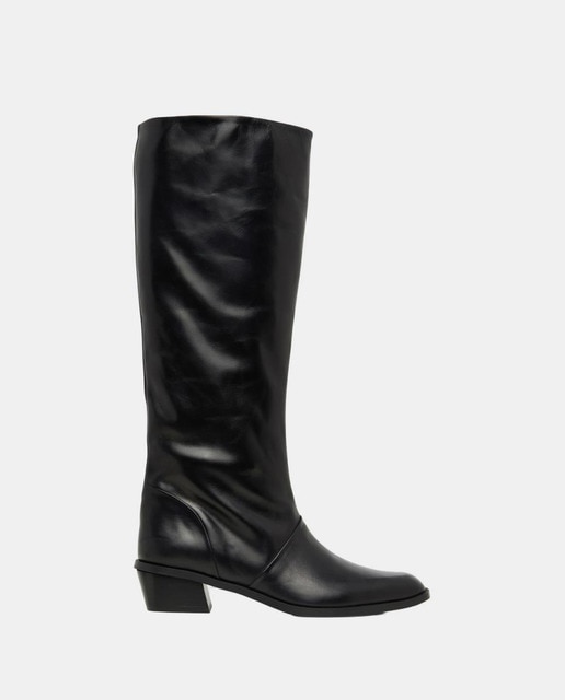 Imagem 0 de Botas em Pele