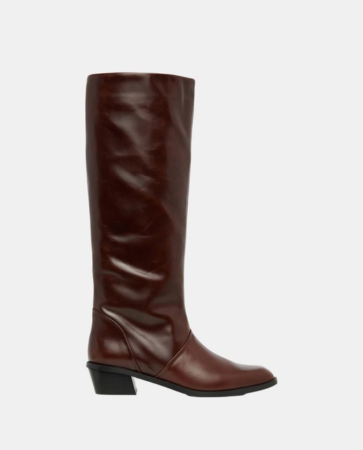 Imagem 0 de Botas em Pele