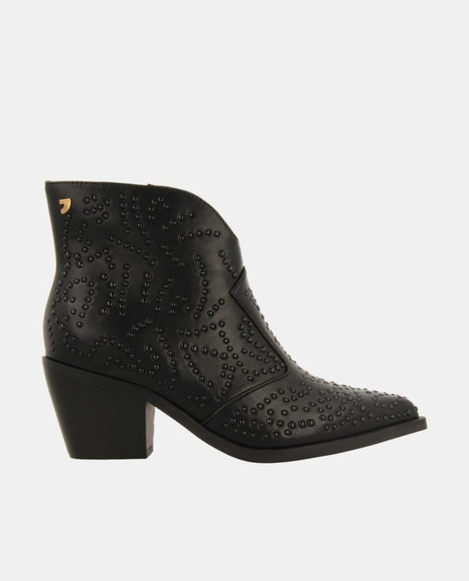 Imagem 0 de Botins Cowboy em PU com Tachas e Tacão Cubano