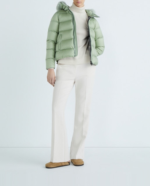 Imagen 0 de Abrigo de mujer de plumón con capucha y pelo desmontables