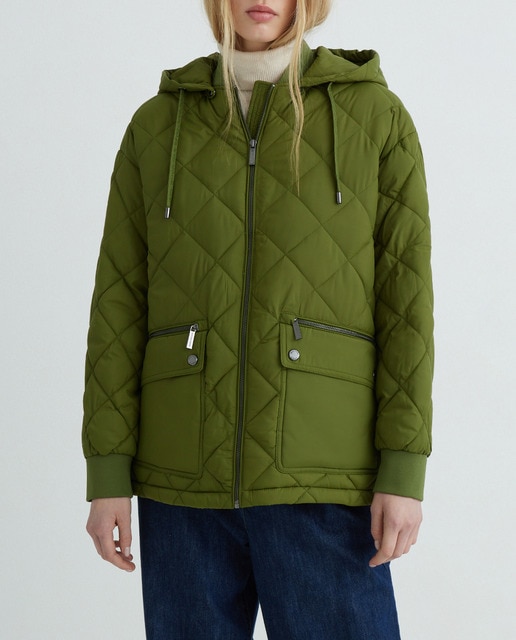 Imagen 0 de Cazadora corta acolchada y con capucha