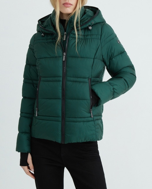 Imagen 0 de Plumas acolchado corto con capucha