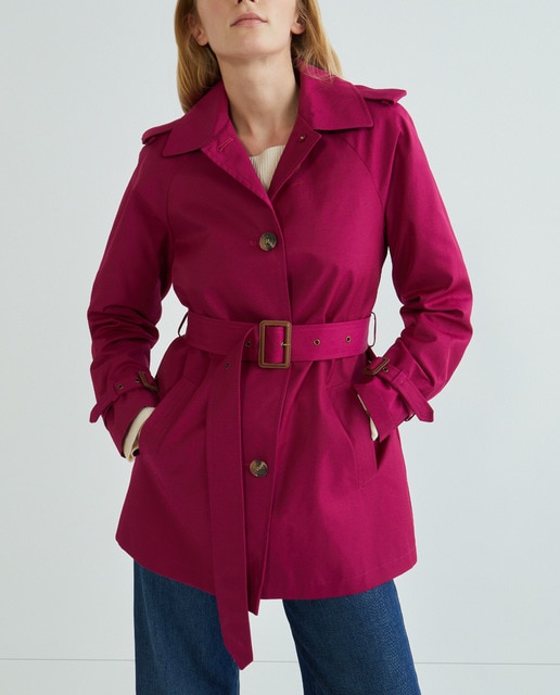 Imagen 0 de Gabardina de mujer impermeable con hombreras abotonadas