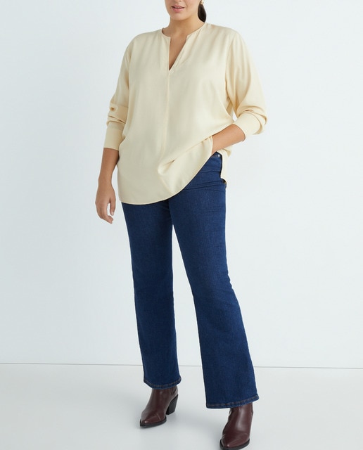 Imagen 0 de Blusa de mujer de cuello pico y manga larga.