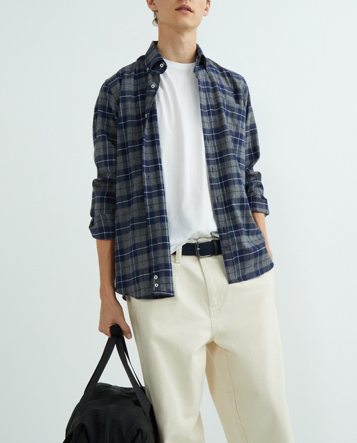 Imagen 0 de Camisa de hombre de manga larga  bolsillo en pecho con logo bordado