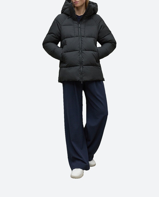 Imagen 0 de Chaqueta acolchada de mujer con cierre de cremallera capucha y bolsillos laterales.