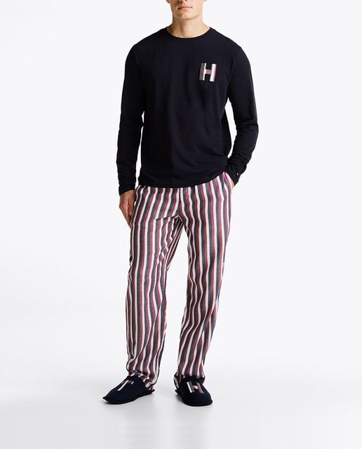Imagen 0 de Pijama largo de hombre en franela y camiseteta con zapatillas