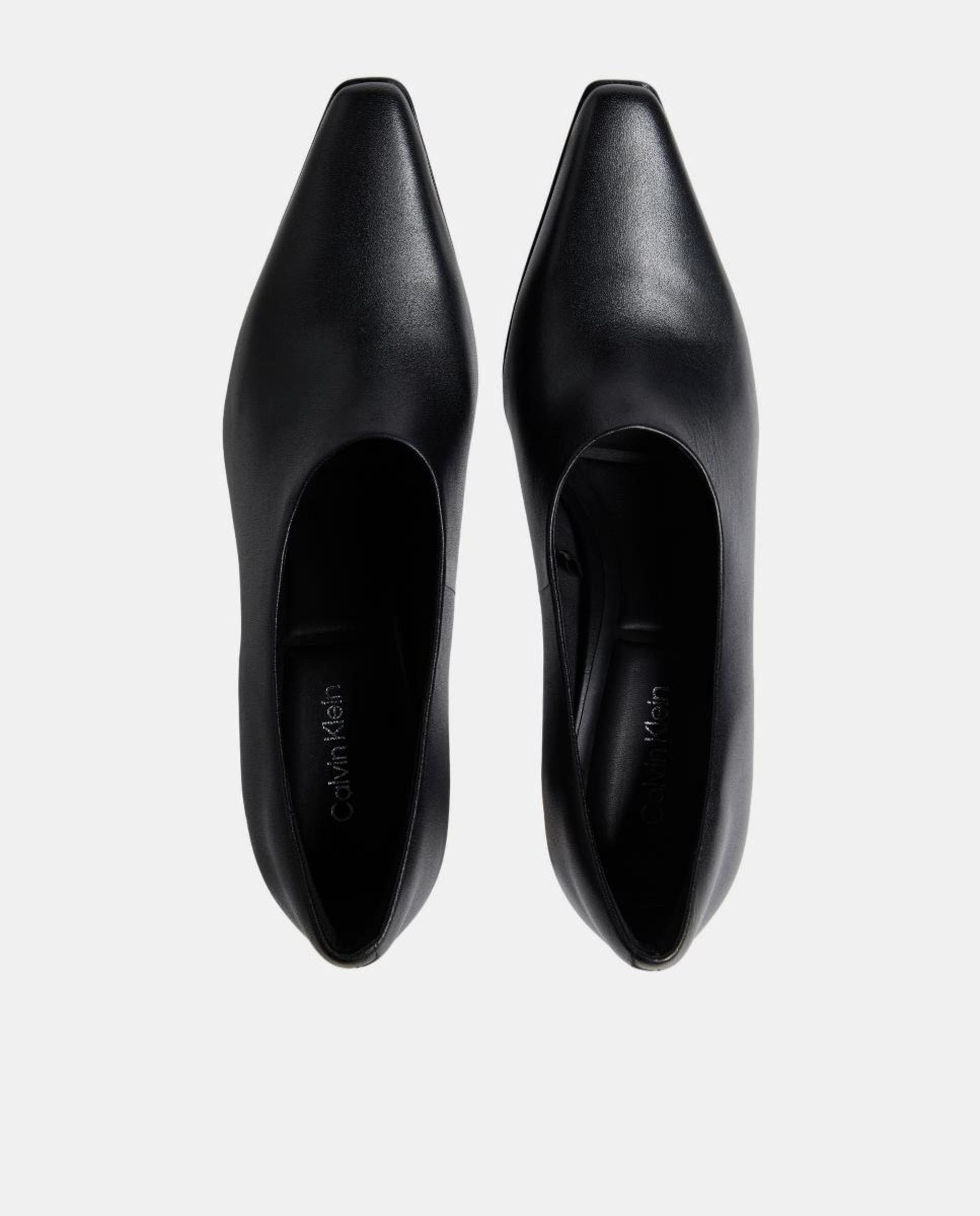 Botins em Pele com Salto Preto-4