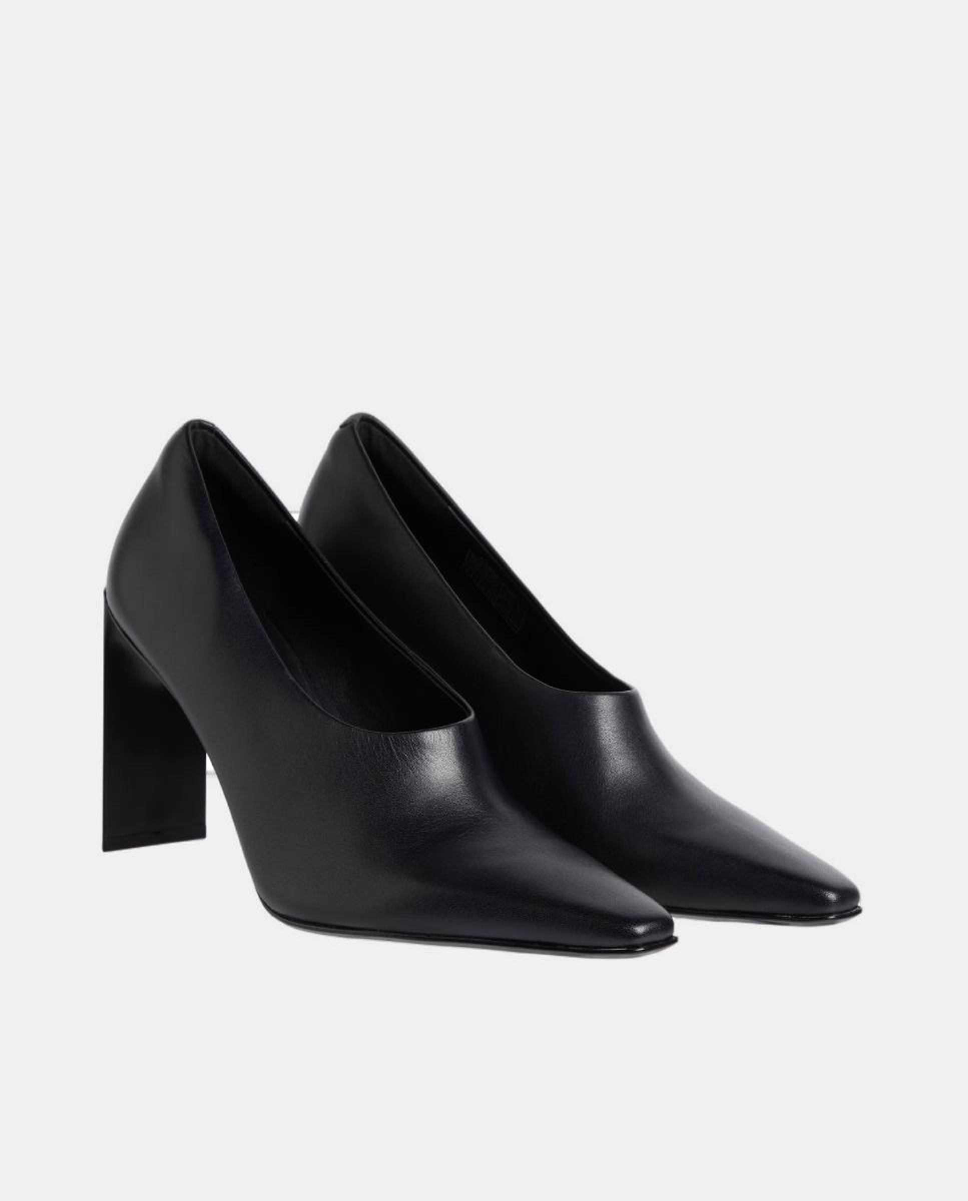 Botins em Pele com Salto Preto-2