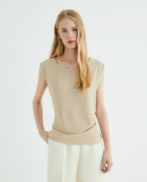 Imagen 0 de Blusa de mujer cuello redondo abierto sin mangas