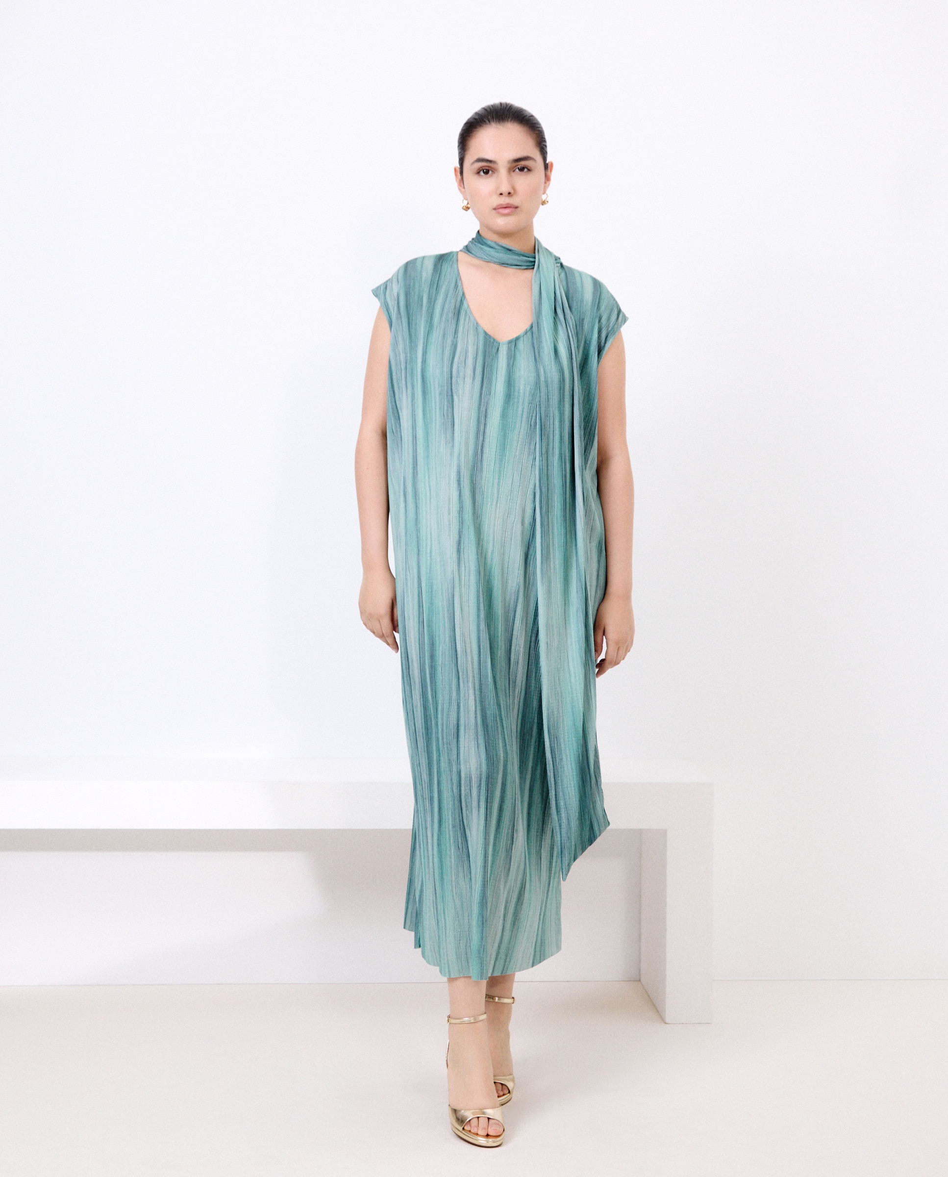 Vestido Comprido sem Mangas e com Estampado Verde-2