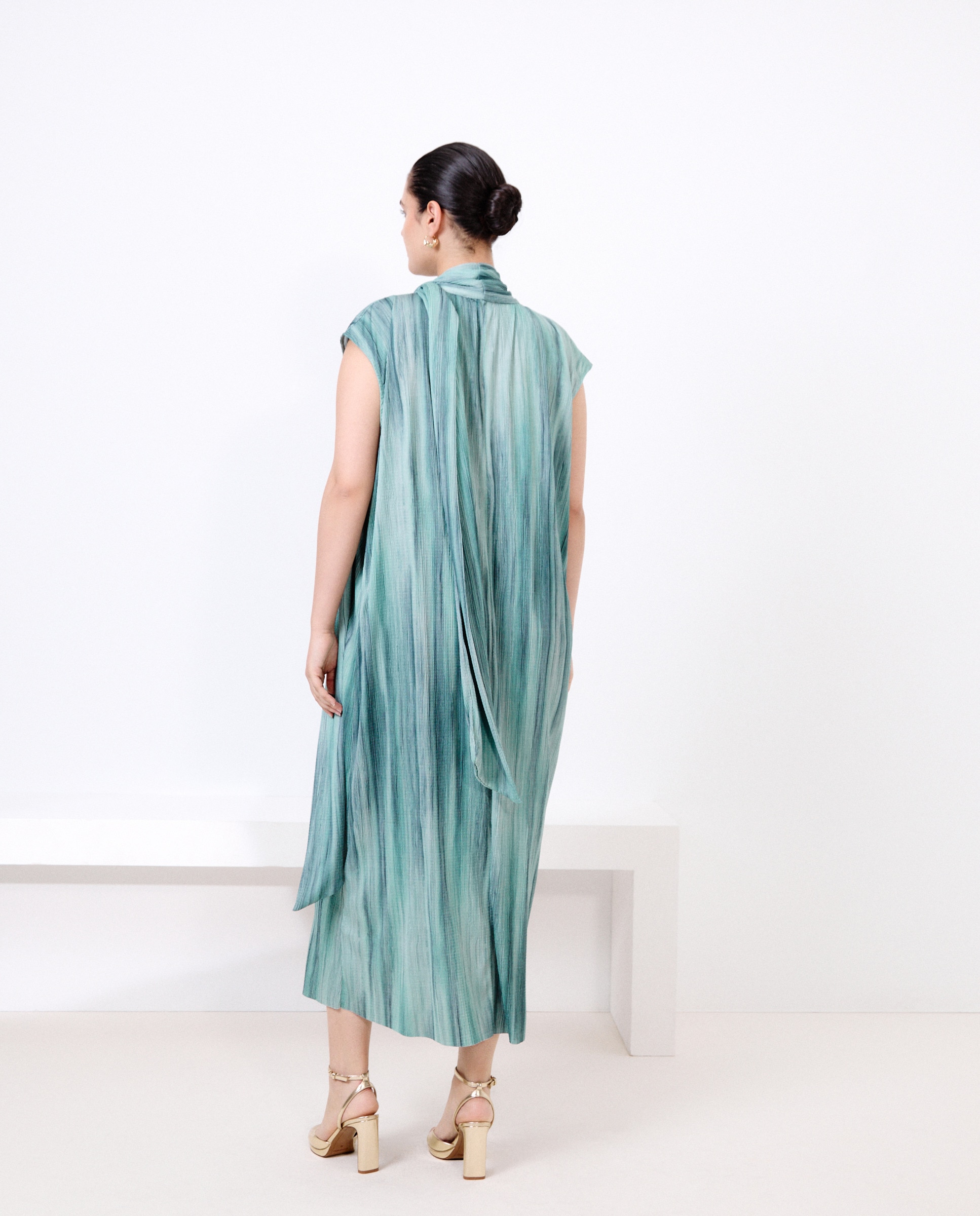 Vestido Comprido sem Mangas e com Estampado Verde-4