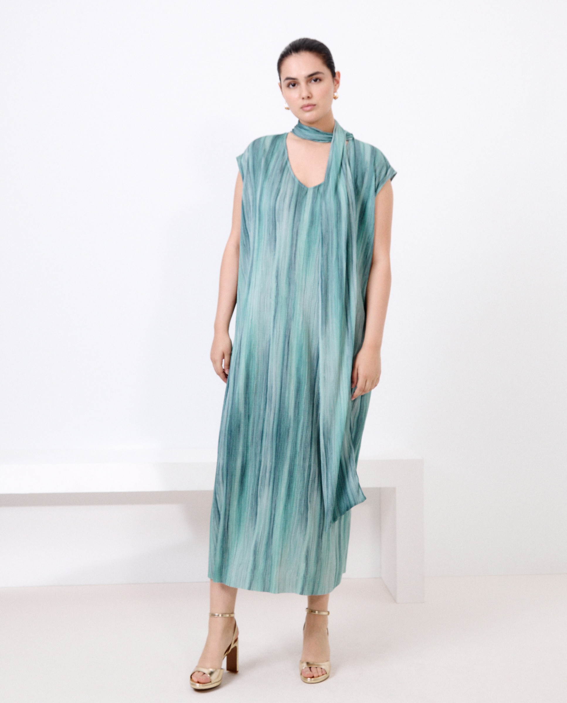 Vestido Comprido sem Mangas e com Estampado Verde-1