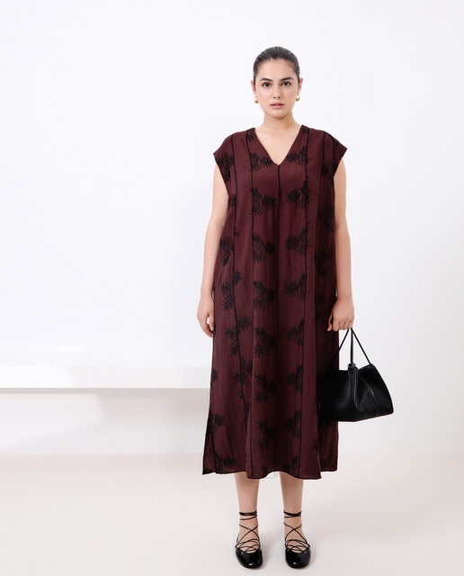 Imagem 0 de Vestido com Bordado em Contraste