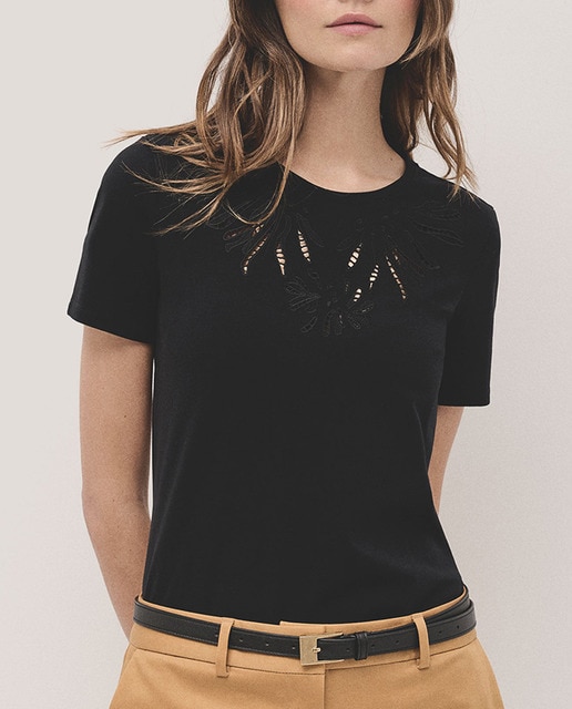 Imagen 0 de Camiseta de mujer algodón flor bordada calada