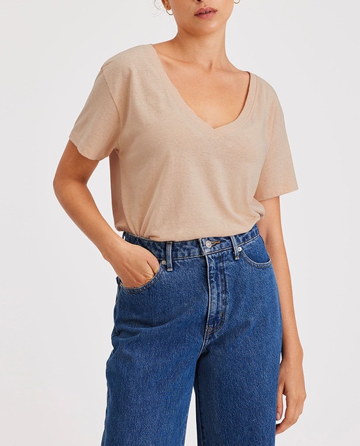 Imagen 0 de Camiseta de mujer cuello pico