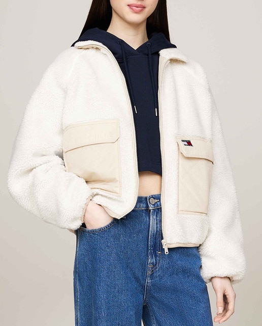 Imagen 0 de Chaqueta de mujer en dos tejidos de corte cropped