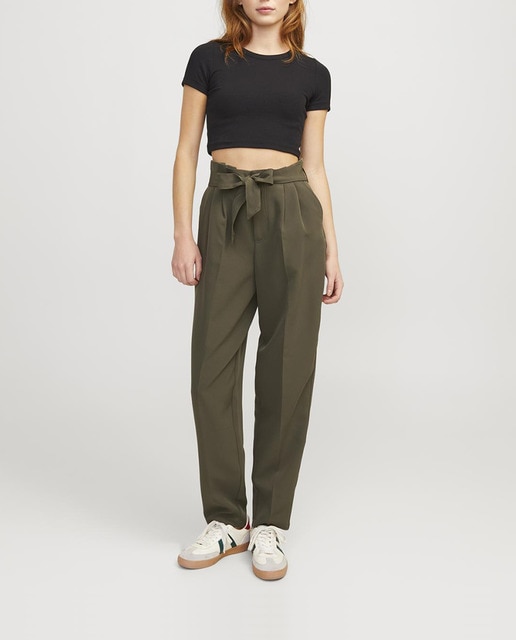 Imagen 0 de Pantalón de pinzas con cinturón de mujer