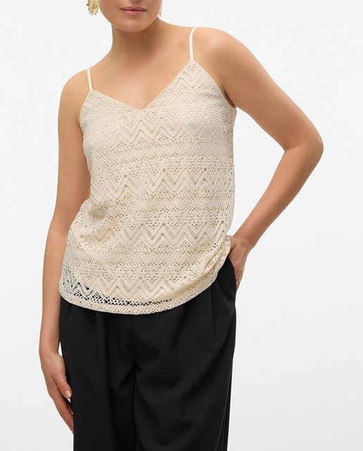 Imagen 0 de Top de tirantes de mujer con diseño troquelado