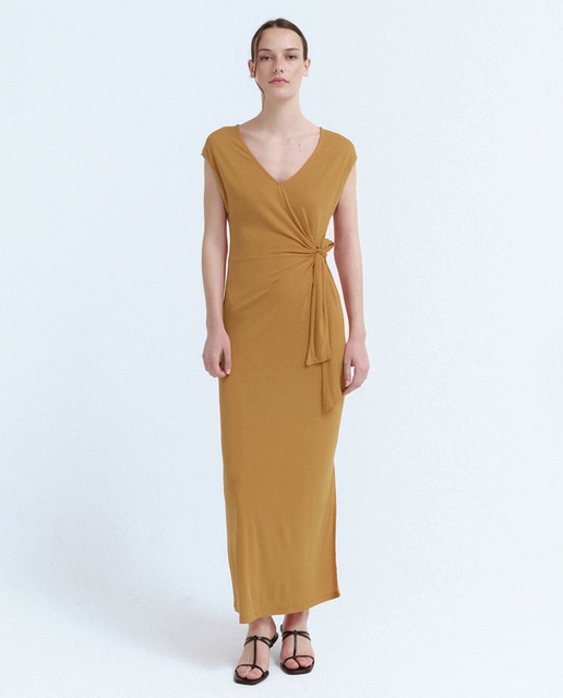 Imagem 0 de Vestido Comprido com Decote em Bico e Detalhe de Laço