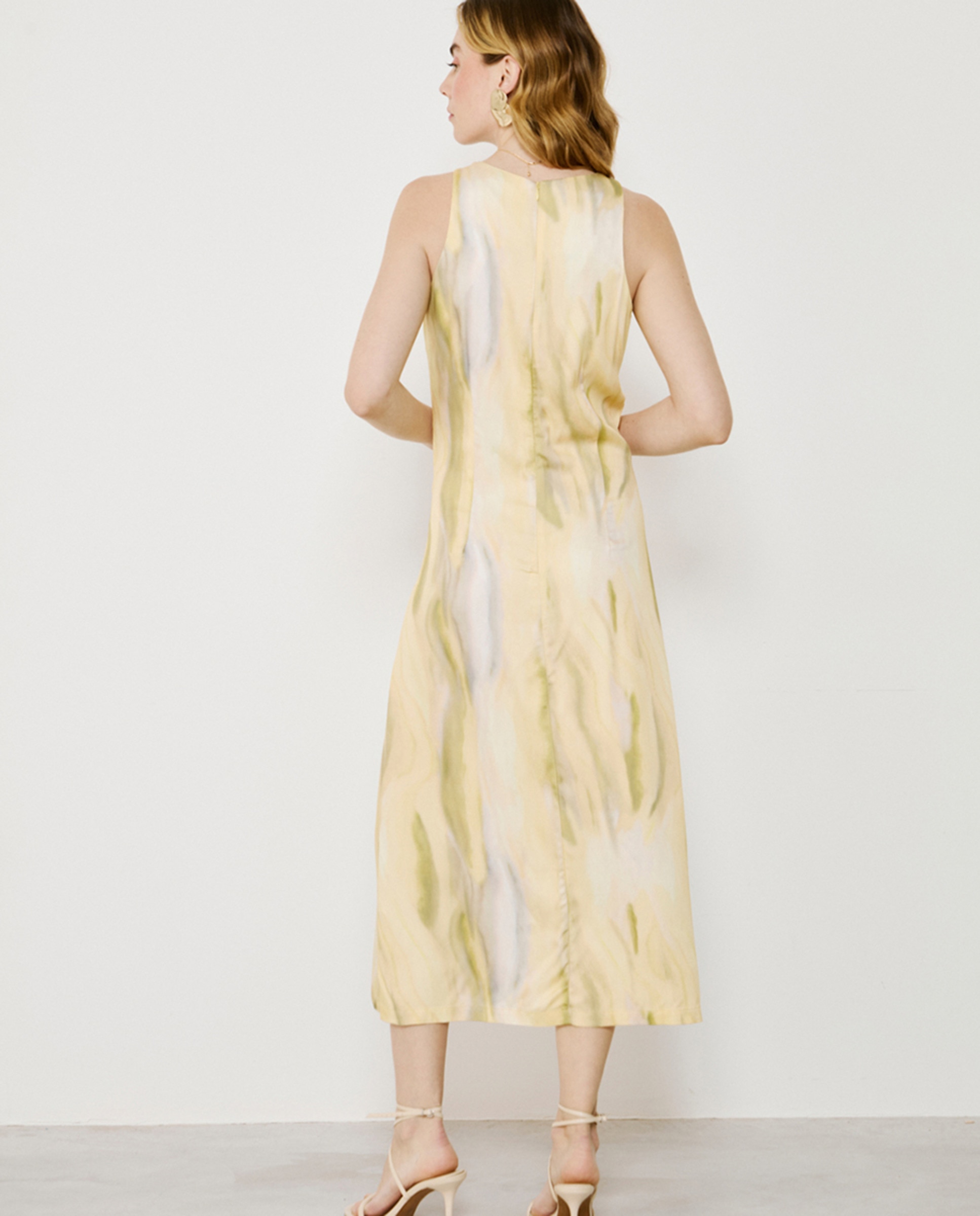 Vestido Midi sem Mangas e com Decote Redondo Amarelo-4