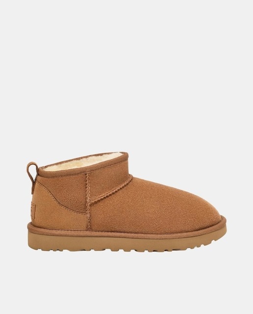 Imagem 0 de Botas Classic Ultra Mini de Camurça com Forro Interior de Pelo