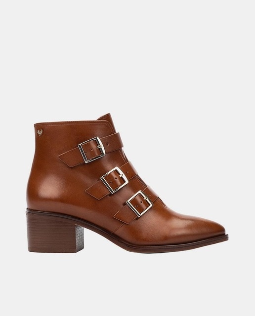 Imagem 0 de Botins em Pele