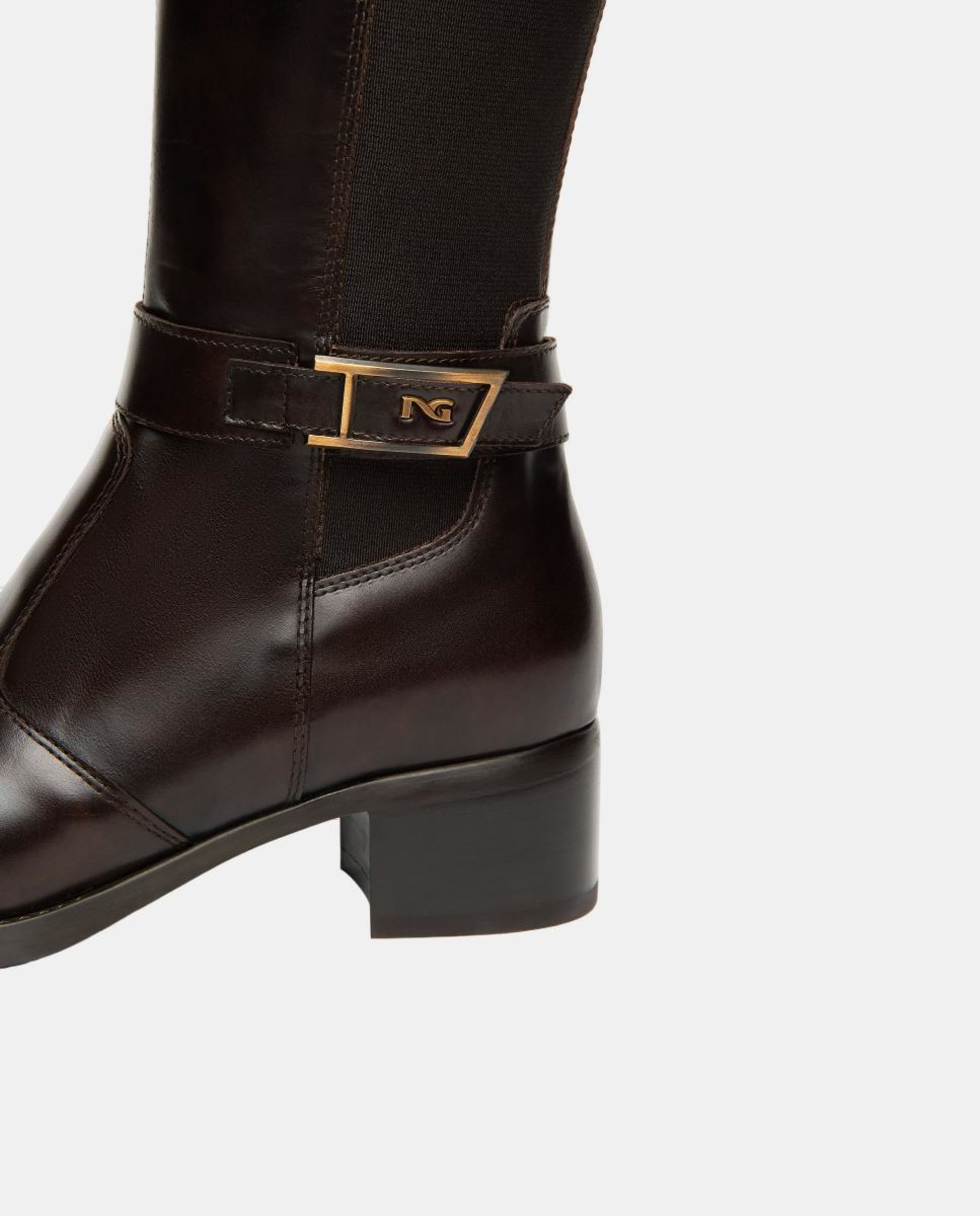 Botas em Pele com Salto Castanho-3